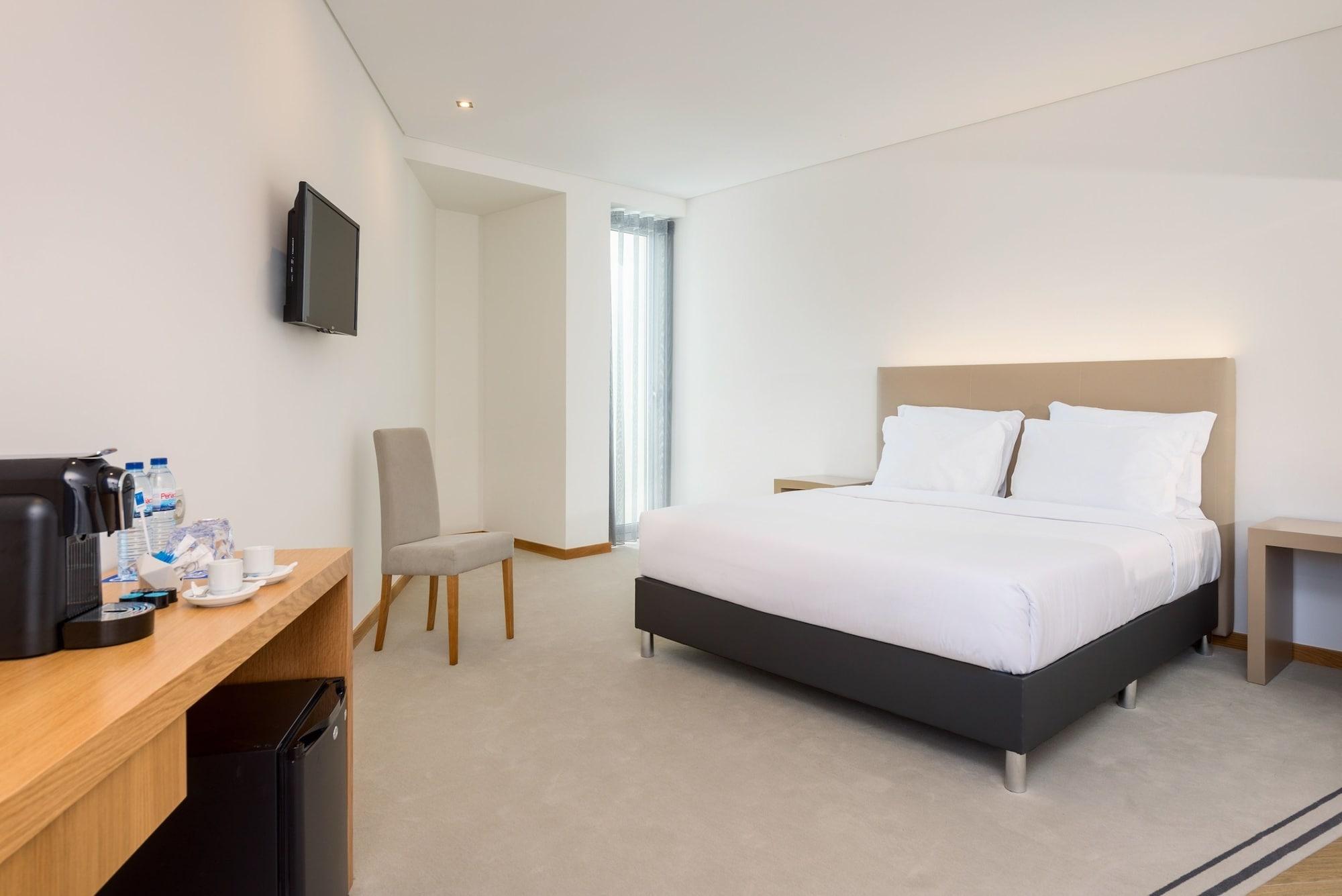 Tryp By Wyndham Leiria Hotel Exterior photo
