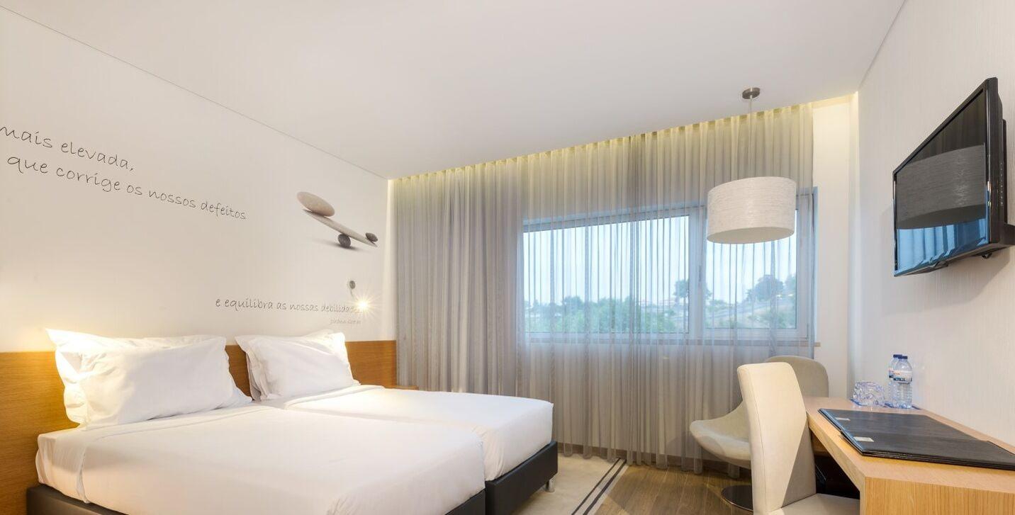 Tryp By Wyndham Leiria Hotel Exterior photo