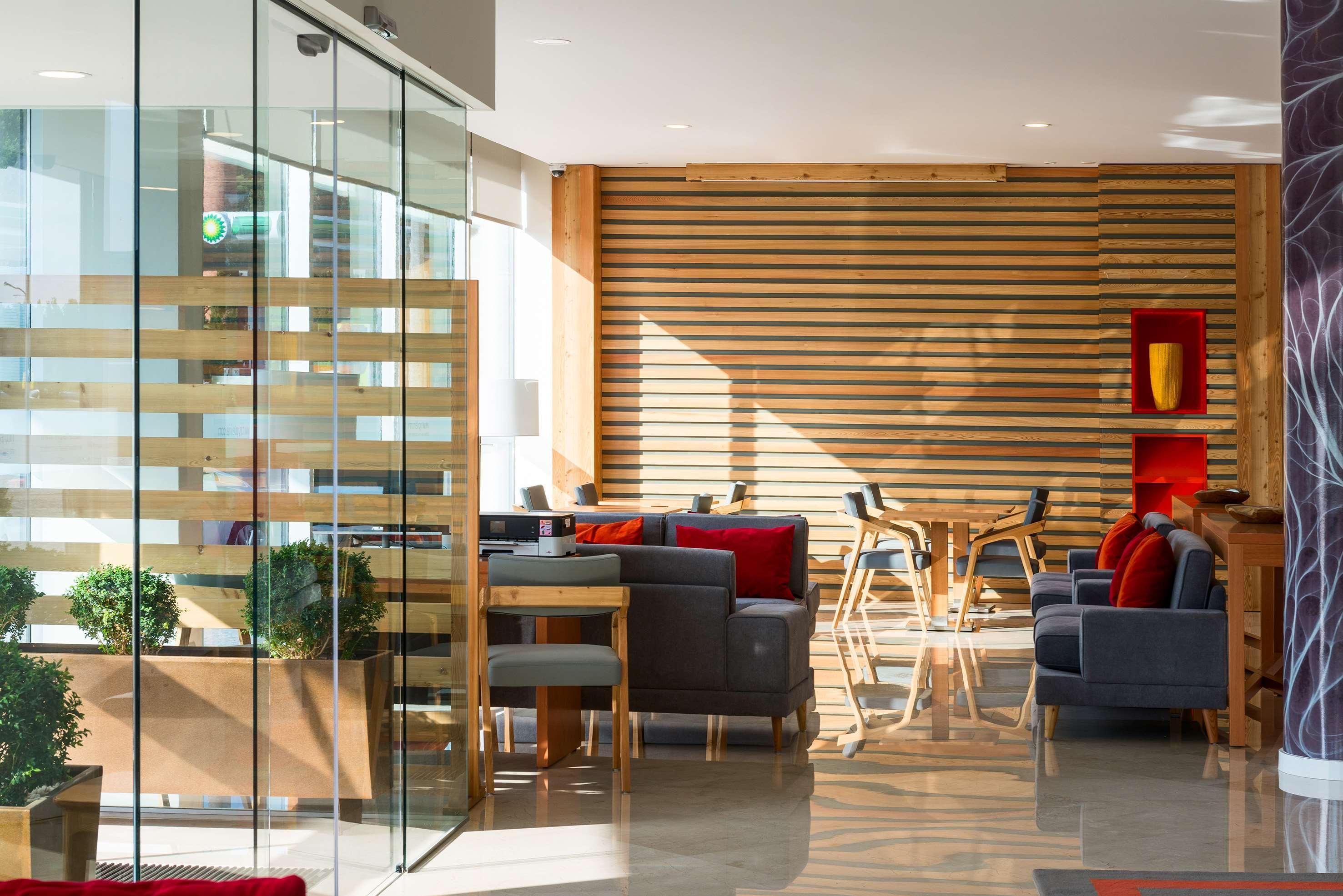 Tryp By Wyndham Leiria Hotel Exterior photo