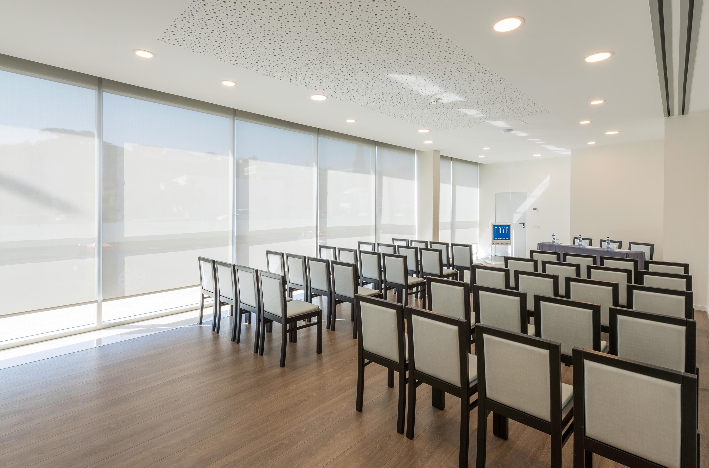 Tryp By Wyndham Leiria Hotel Exterior photo