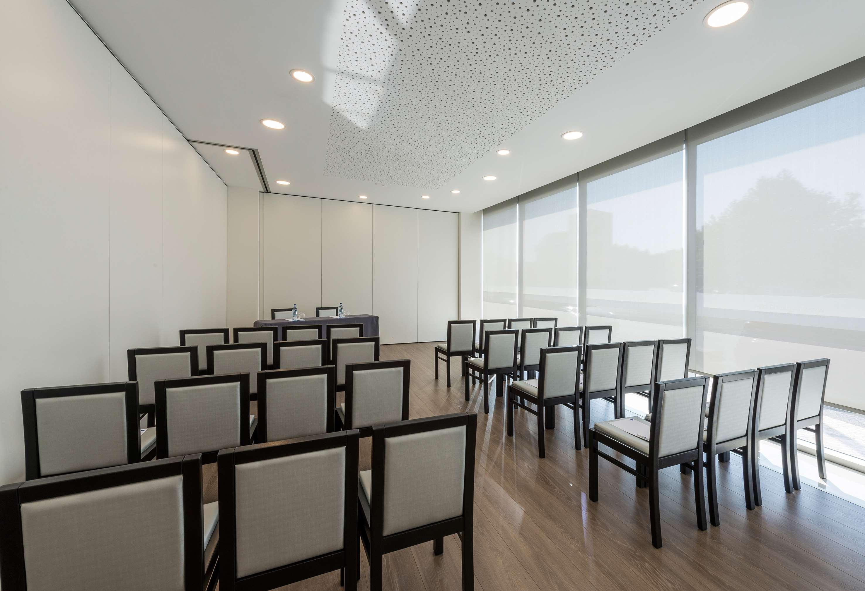 Tryp By Wyndham Leiria Hotel Exterior photo