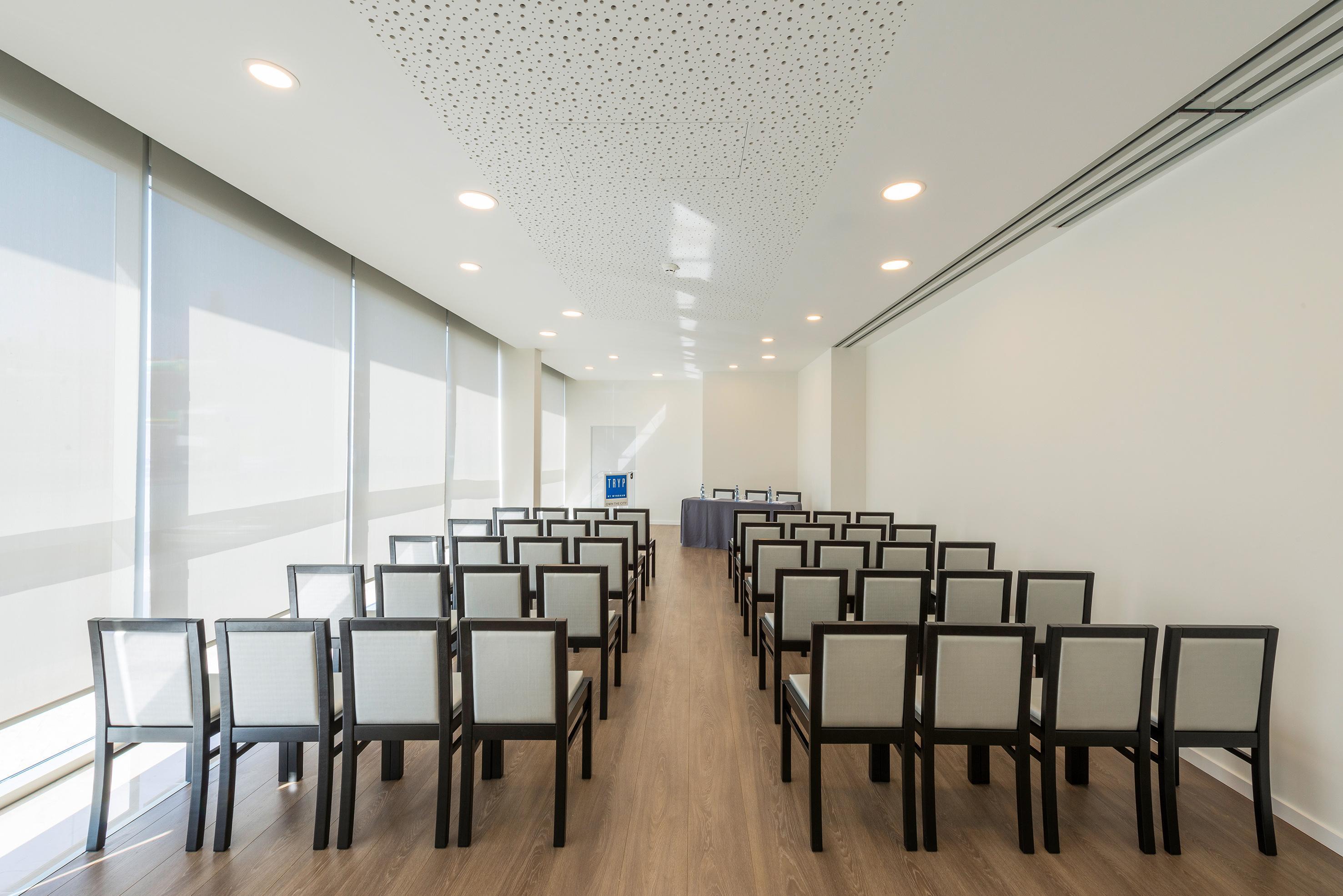 Tryp By Wyndham Leiria Hotel Exterior photo